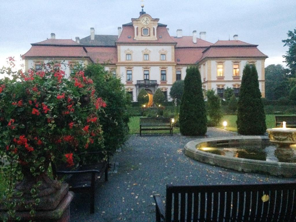 Zámek Jemniště Postupice Exterior foto