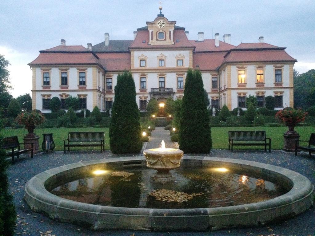 Zámek Jemniště Postupice Exterior foto